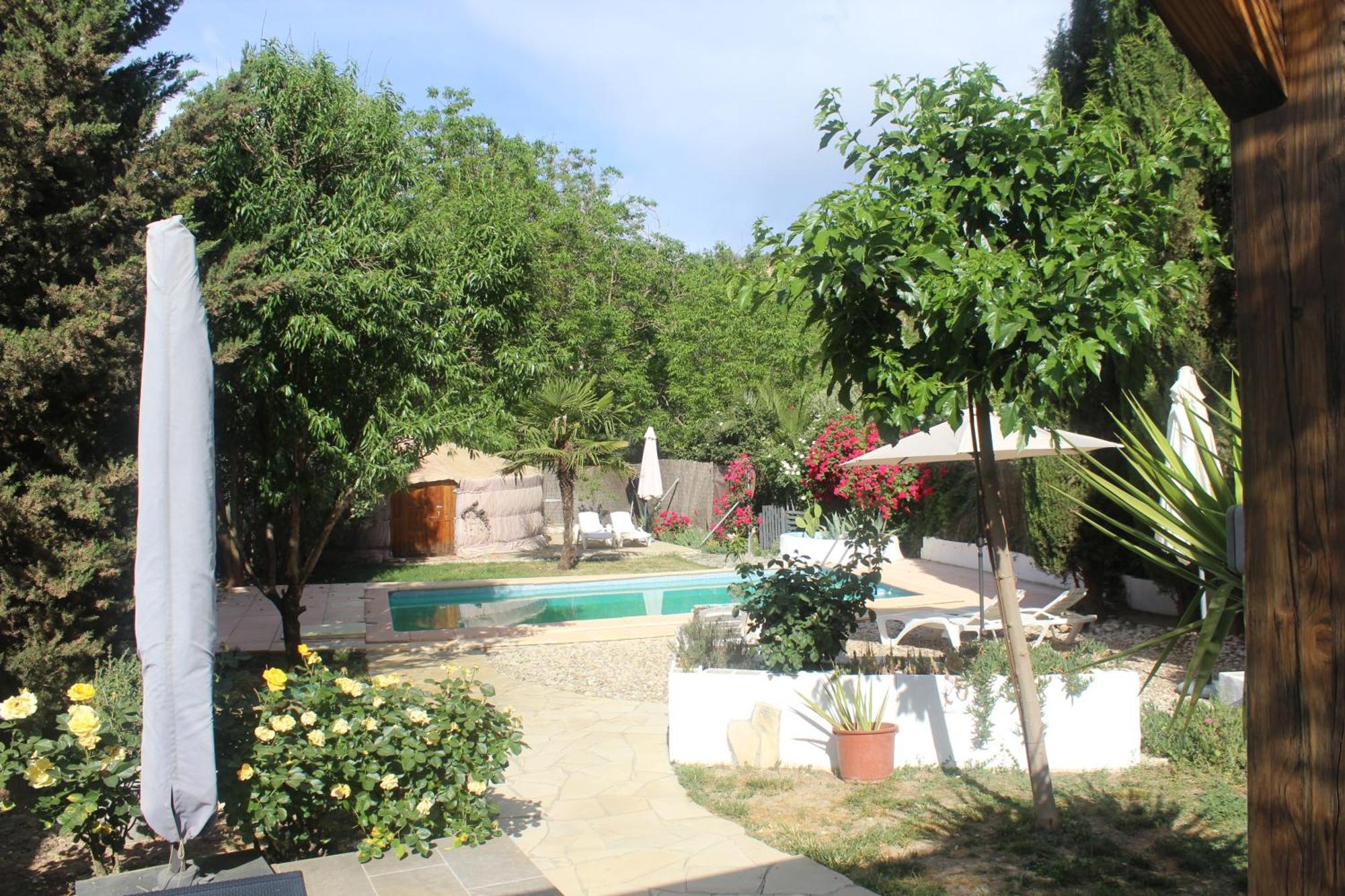 Casa La Nuez Bed & Breakfast